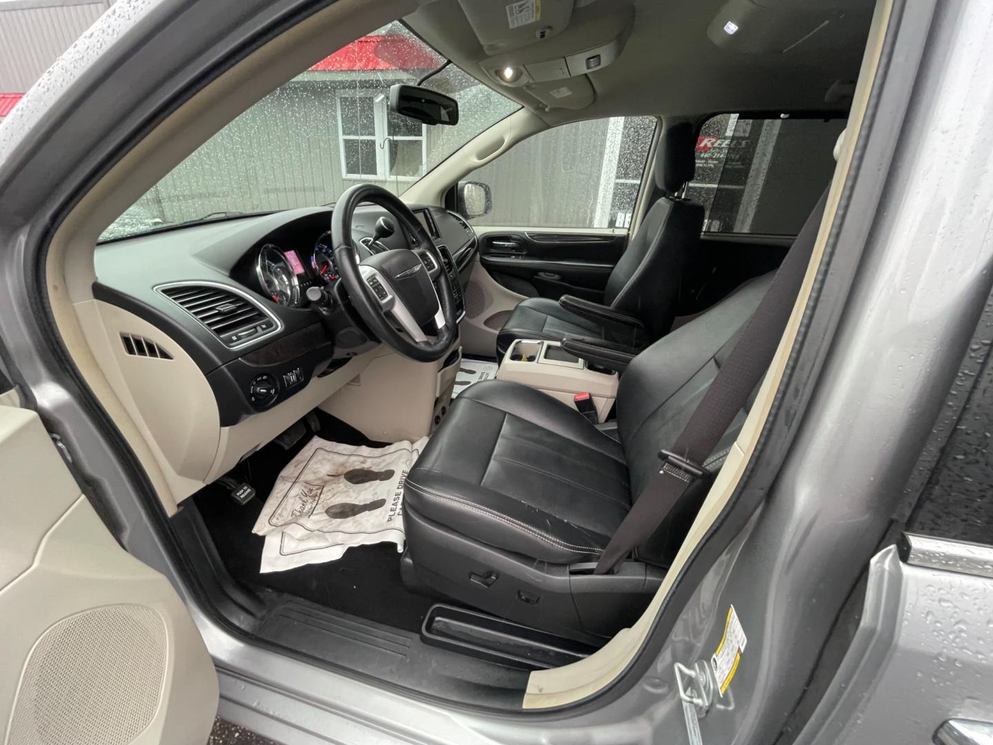 2016 Silver /Black Chrysler Town & Country Touring (2C4RC1BG4GR) with an 3.6L V6 DOHC 24V FFV engine, 6A transmission, located at 11115 Chardon Rd. , Chardon, OH, 44024, (440) 214-9705, 41.580246, -81.241943 - Photo#16